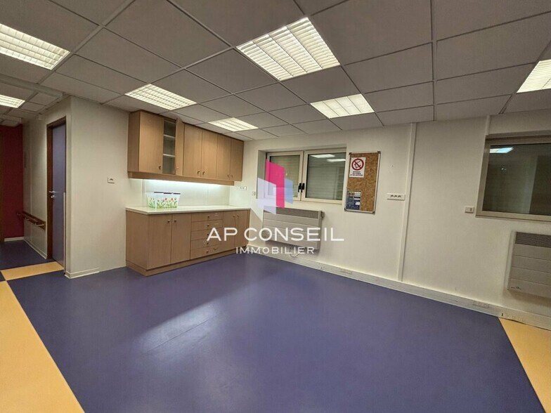 Office in Versailles to rent - Interior Photo - Image 3 of 12