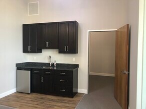 409 Joyce Kilmer Ave, New Brunswick, NJ to rent Interior Photo- Image 2 of 4