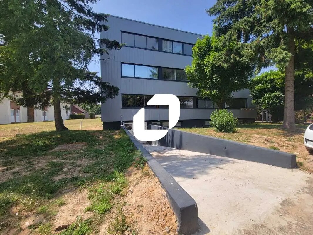 Light Industrial in Les Ulis to rent Building Photo- Image 1 of 8