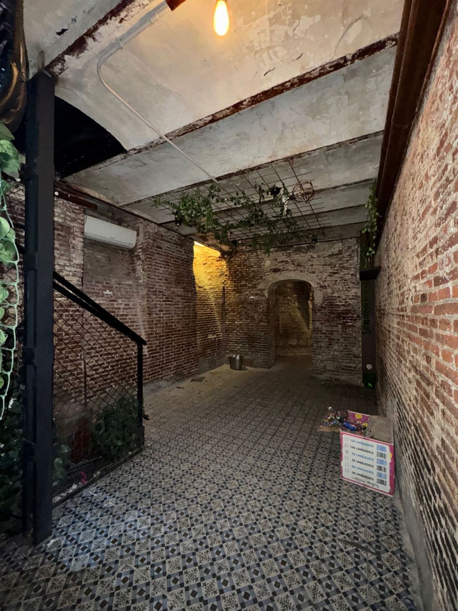 Retail in Madrid, Madrid to rent Interior Photo- Image 1 of 11