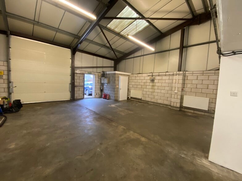 Old Sarum, Salisbury to rent - Building Photo - Image 3 of 3