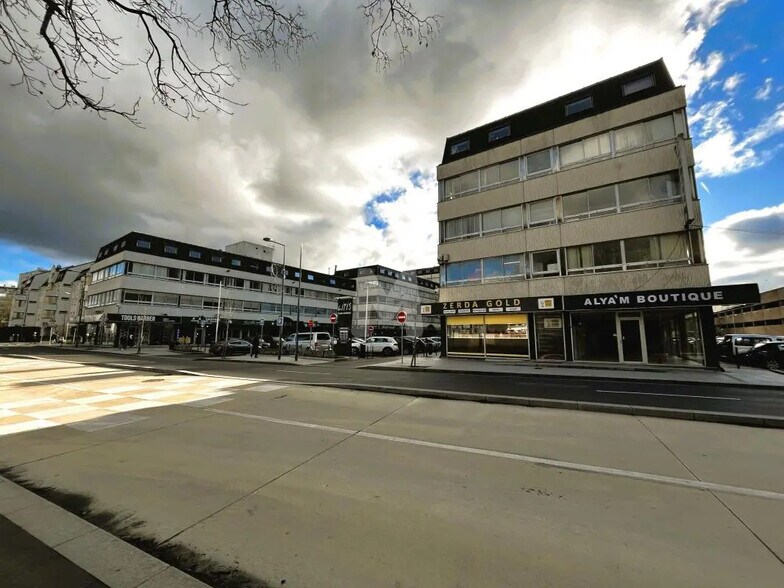 Retail in Ris-Orangis to rent - Building Photo - Image 2 of 13