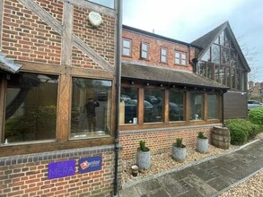 4 Hillside Rd, Aldershot to rent Building Photo- Image 2 of 8