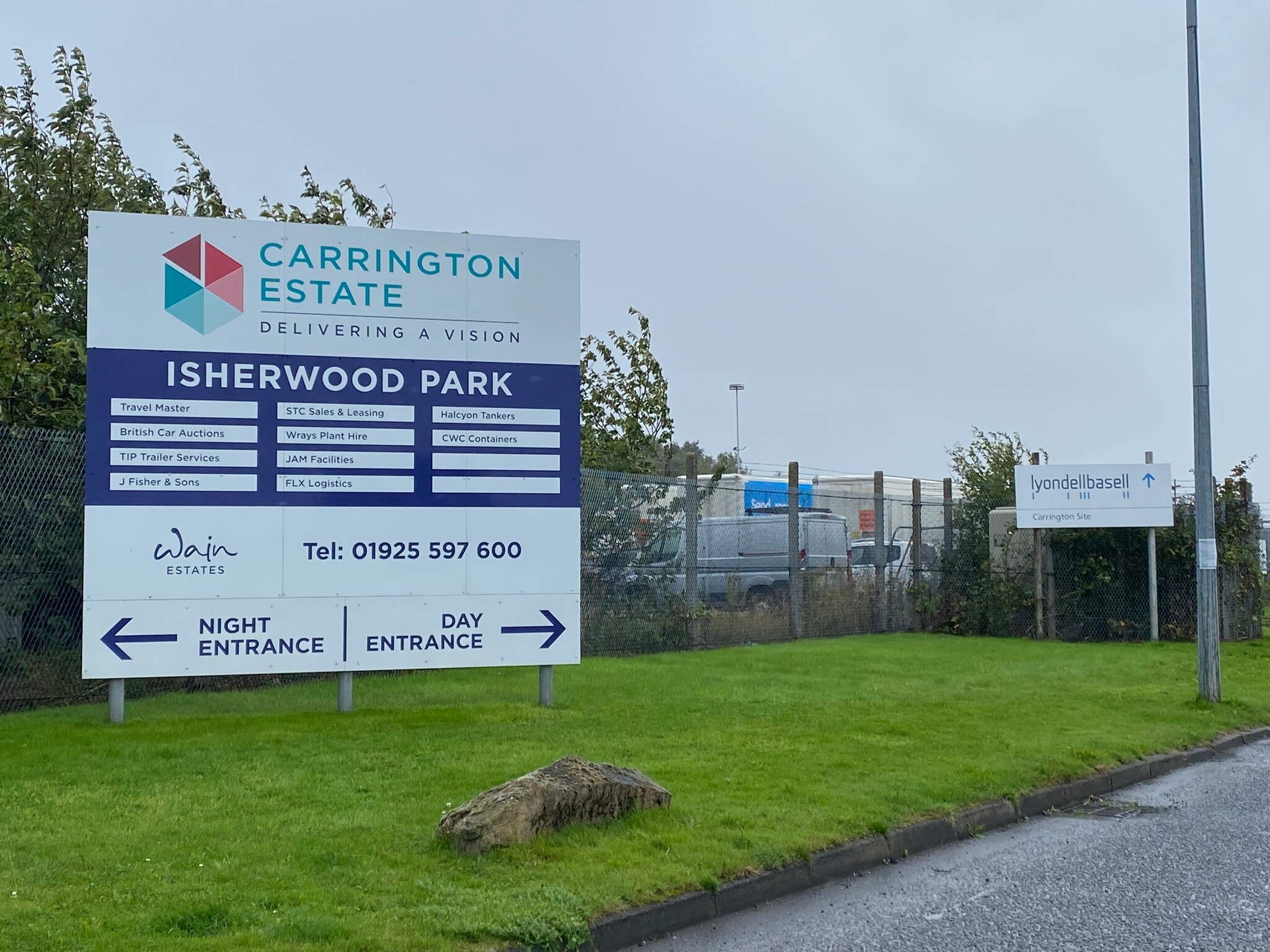 Isherwood Park, Manchester to rent Primary Photo- Image 1 of 7