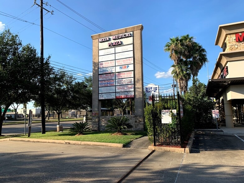 10023 Main St, Houston, TX for rent - Building Photo - Image 3 of 12