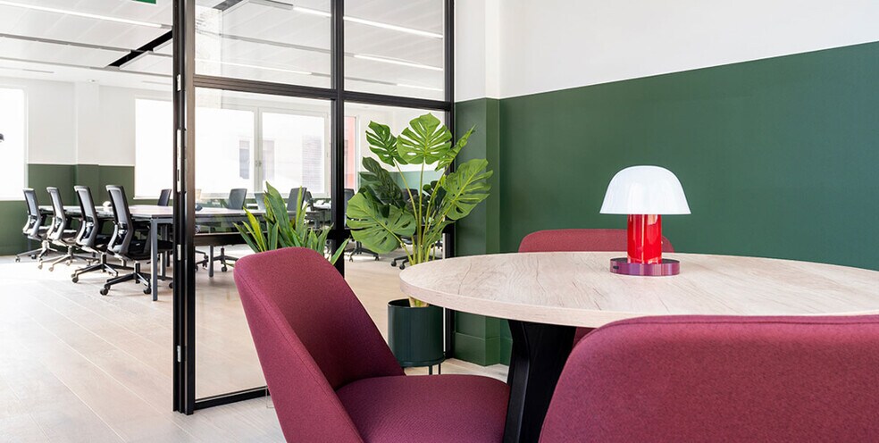 3-7 Herbal Hl, London to rent - Building Photo - Image 3 of 14