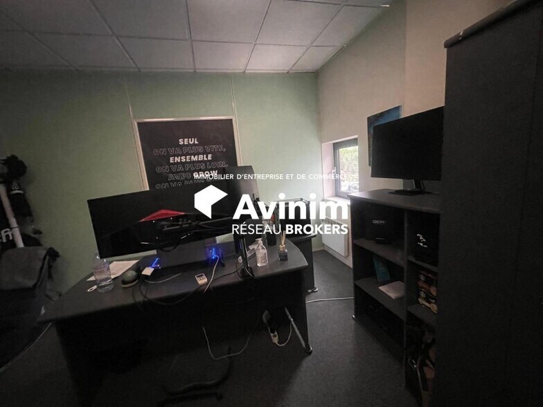 Office in Nanterre to rent - Interior Photo - Image 2 of 5