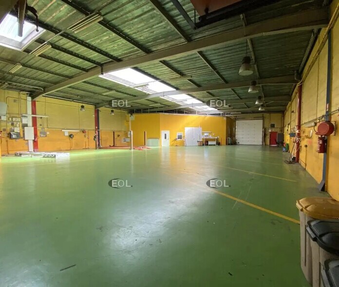 Light Industrial in Montreuil to rent - Building Photo - Image 2 of 6