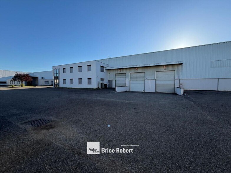 17 Rue Des Frères Lumière, Chassieu for sale - Building Photo - Image 2 of 6