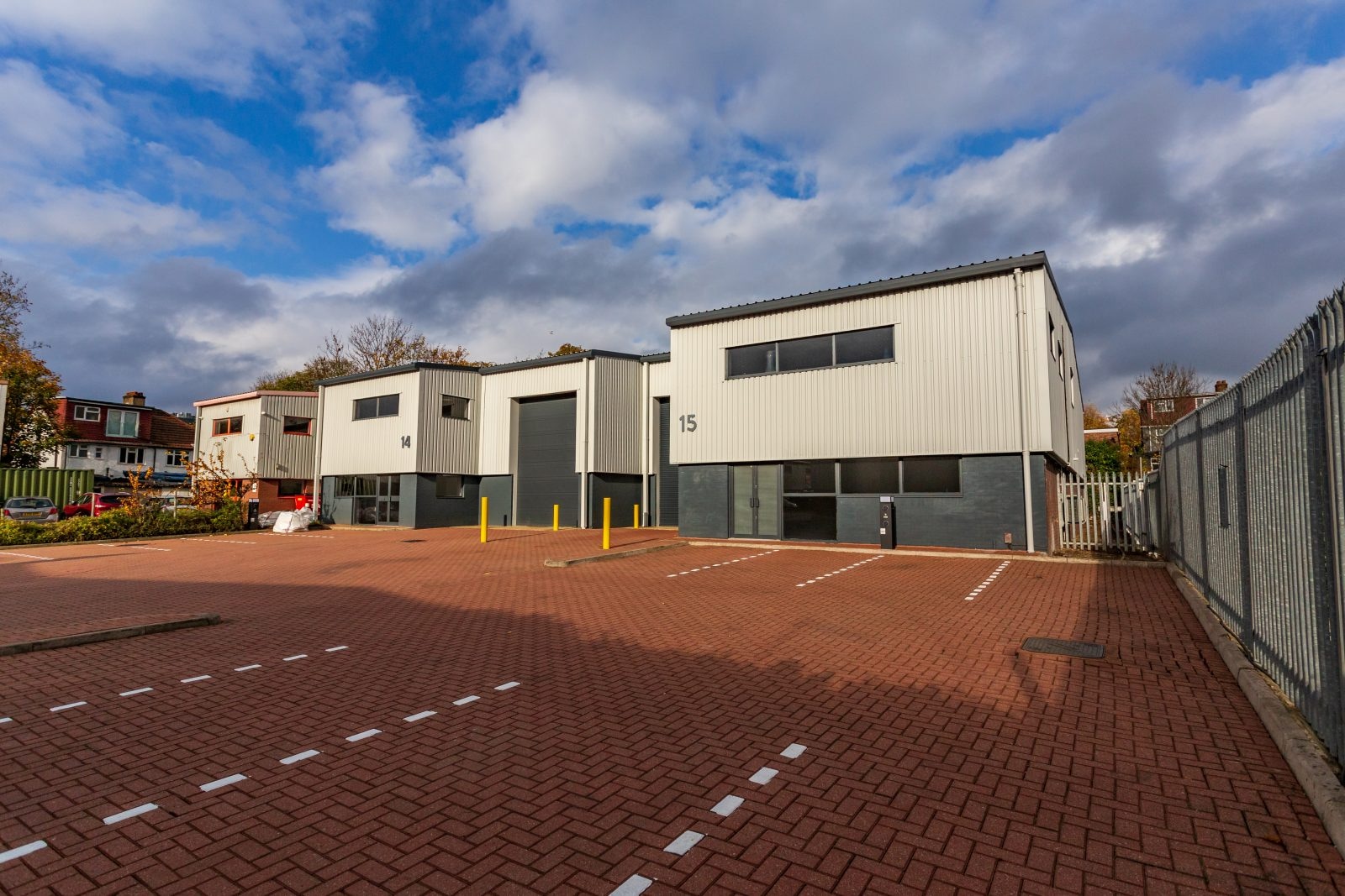 St Johns Rd, Isleworth for sale Primary Photo- Image 1 of 4