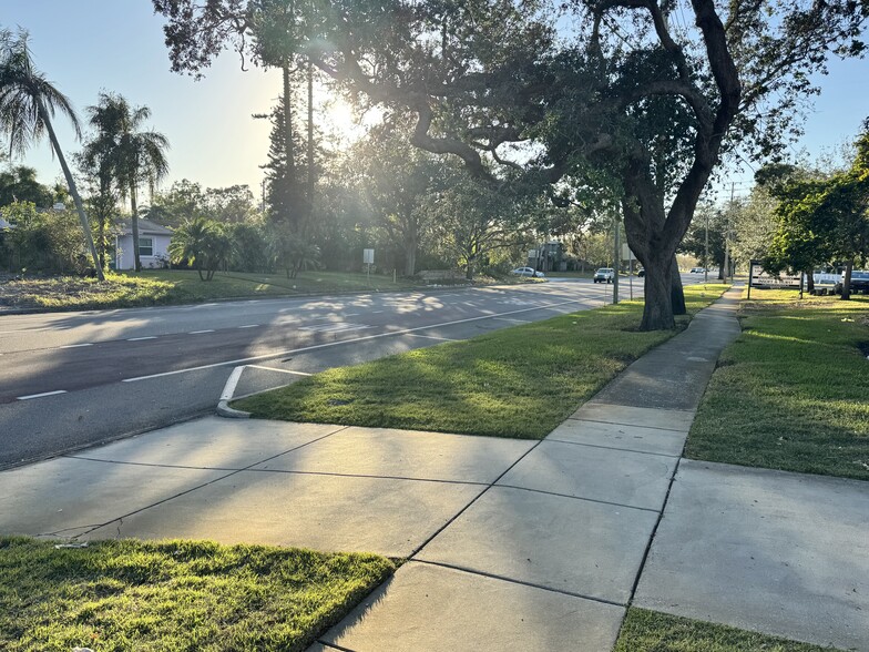 5321 1st Ave S, Saint Petersburg, FL for rent - Building Photo - Image 3 of 7