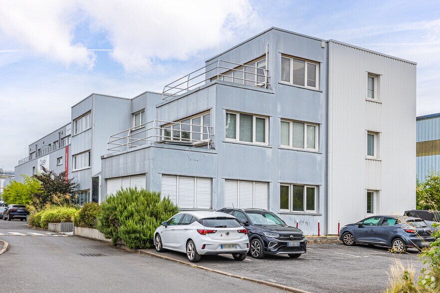 68 Avenue Des Guilleraies, Nanterre to rent - Primary Photo - Image 1 of 2