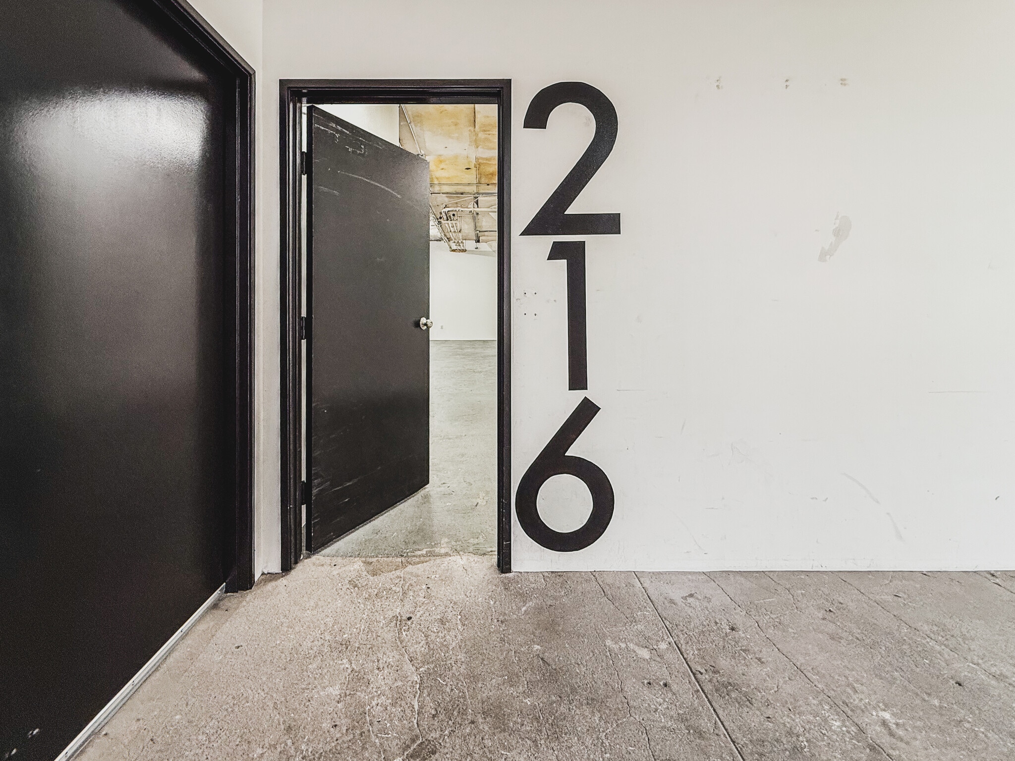 623 E 9th St, Los Angeles, CA to rent Interior Photo- Image 1 of 3