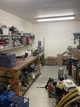 Light Industrial in Saint-Genis-Laval to rent Interior Photo- Image 2 of 10