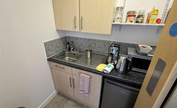 Castle Mound Way, Rugby to rent Interior Photo- Image 2 of 6