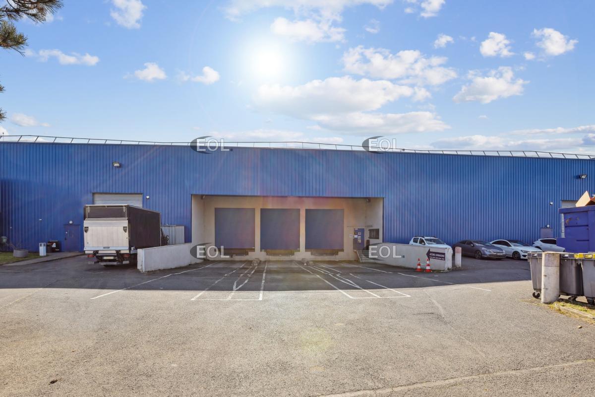 Light Industrial in Gonesse to rent Building Photo- Image 1 of 14