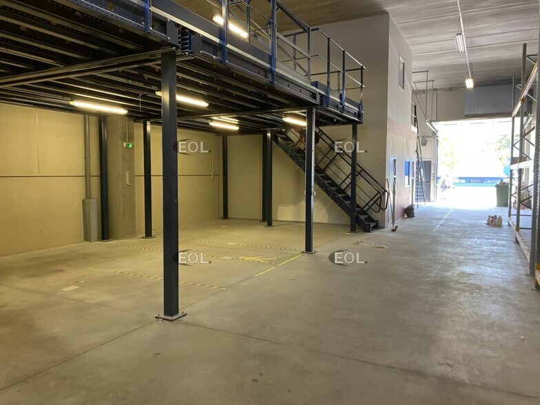 Light Industrial in Brignais to rent - Interior Photo - Image 2 of 12