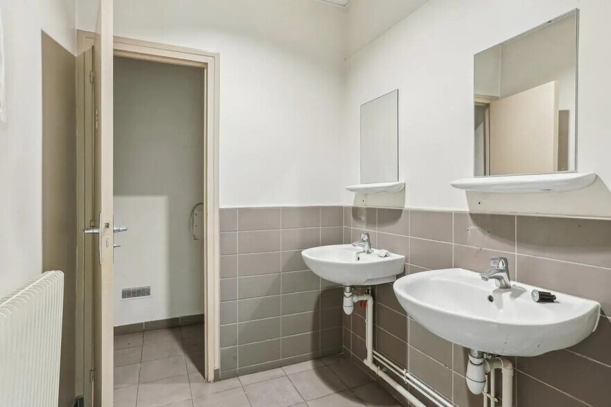 Office in Les Lilas for sale - Building Photo - Image 2 of 11