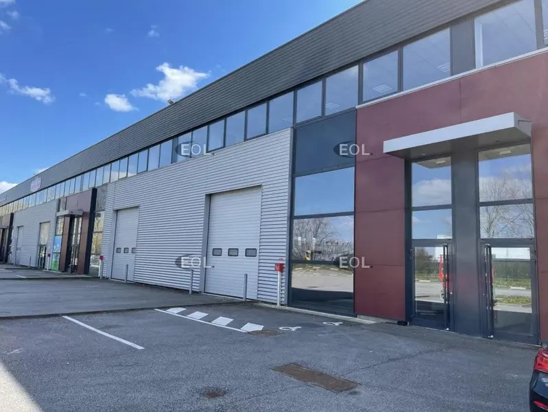 Industrial in Élancourt to rent Building Photo- Image 1 of 5