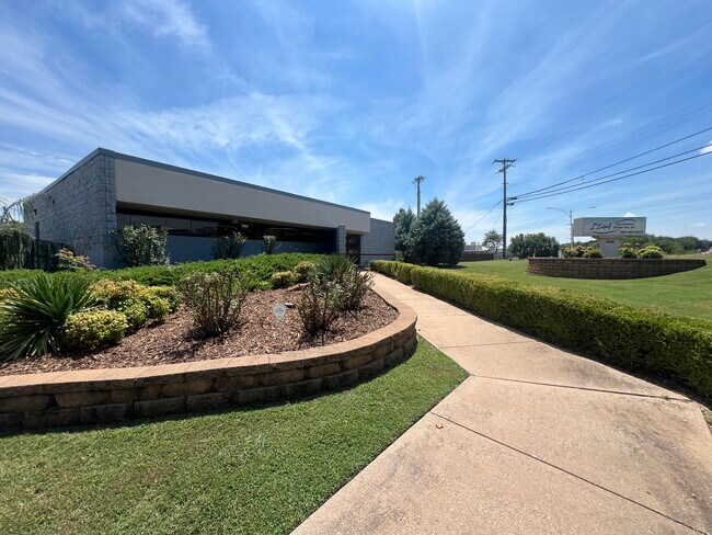 More details for 4900 N Lincoln Blvd, Oklahoma City, OK - Office to Rent