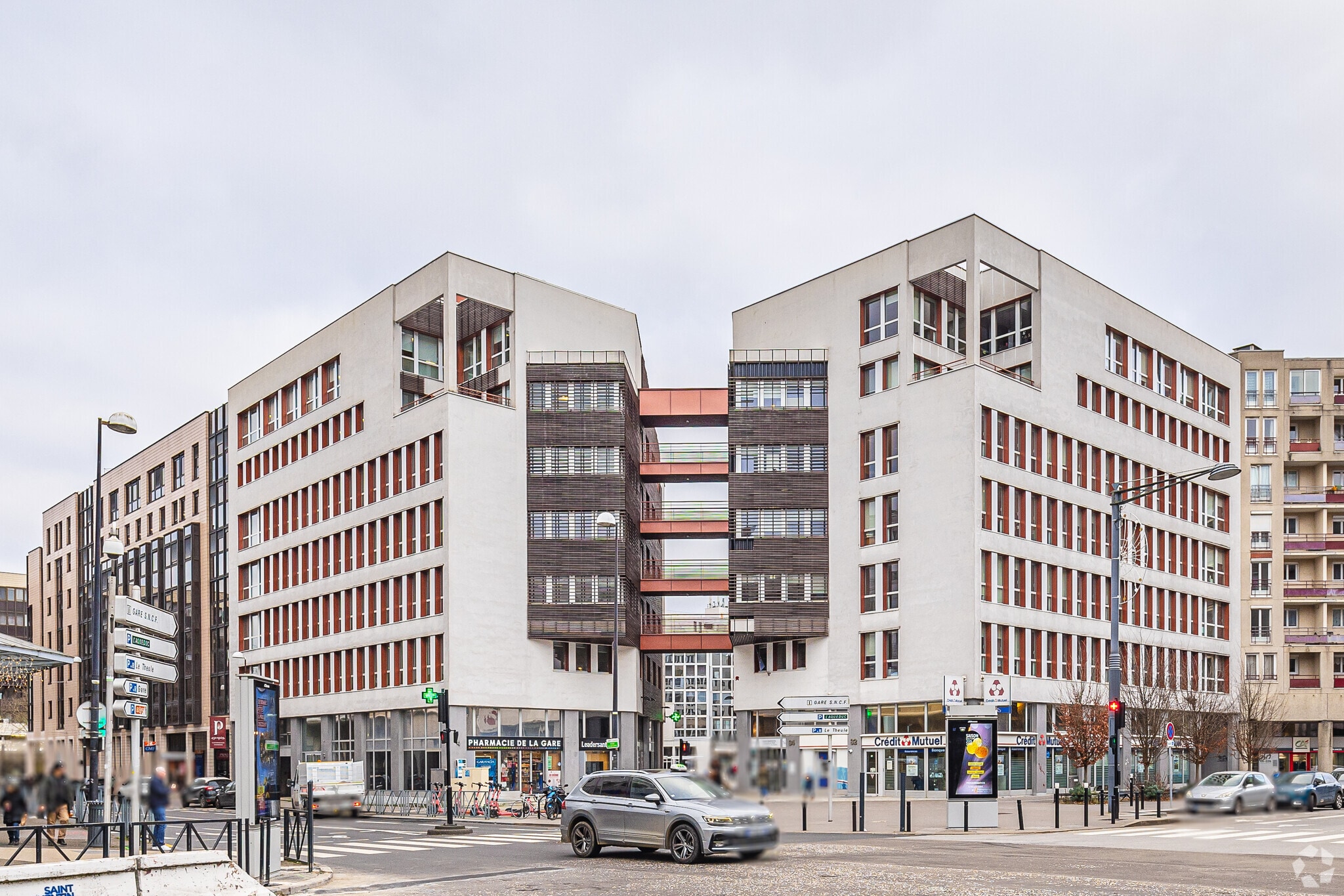 28-34 avenue du Centre, Montigny-le-Bretonneux to rent Primary Photo- Image 1 of 6