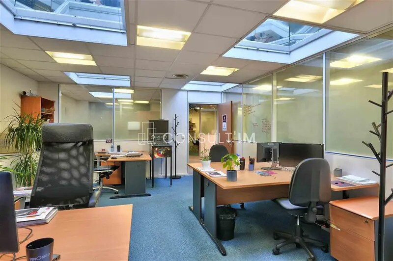 Office in Saint-Cloud to rent - Interior Photo - Image 2 of 7