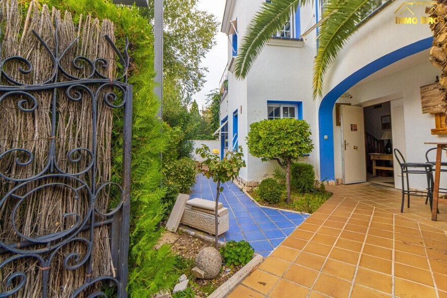 Retail in Guadalajara, Guadalajara to rent - Building Photo - Image 2 of 48