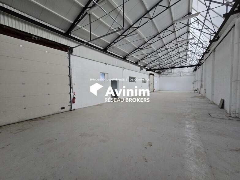 Industrial in Saint Brice Sous Foret to rent - Interior Photo - Image 1 of 3