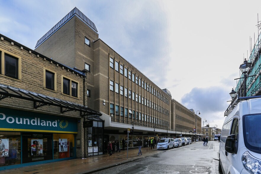 Market St, Halifax for rent - Building Photo - Image 2 of 10