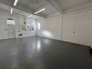 131 Aurelia Rd, Croydon to rent Interior Photo- Image 2 of 7