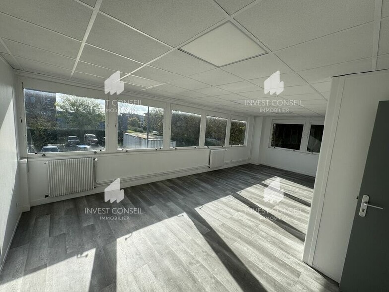 44 Rue Maurice De Broglie, Aulnay-sous-Bois to rent - Building Photo - Image 2 of 12