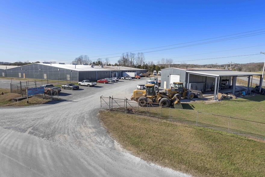 615 Industrial Park Rd, New Tazewell, TN for rent - Building Photo - Image 2 of 78