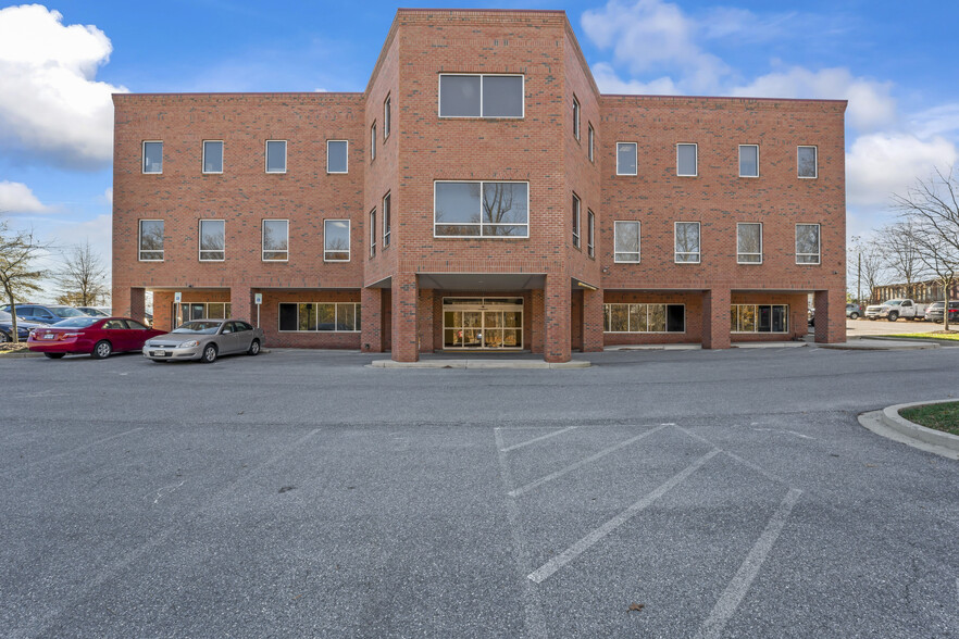 205 Center St, Mount Airy, MD for rent - Building Photo - Image 1 of 32