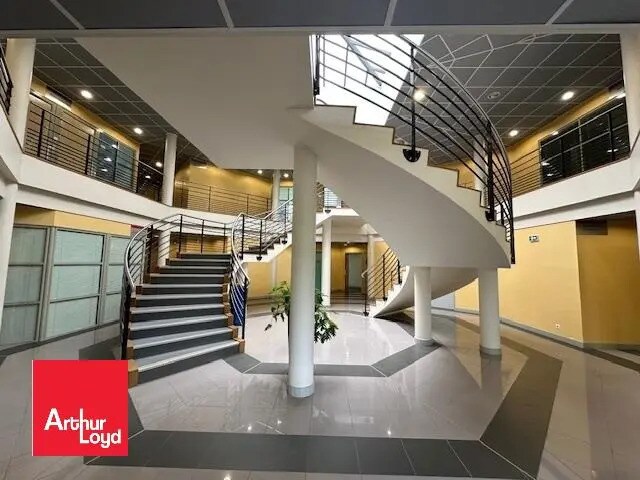 Office in Chartres to rent - Building Photo - Image 2 of 4