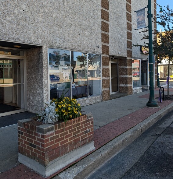 7239-7249 W Greenfield Ave, West Allis, WI for rent - Building Photo - Image 2 of 2