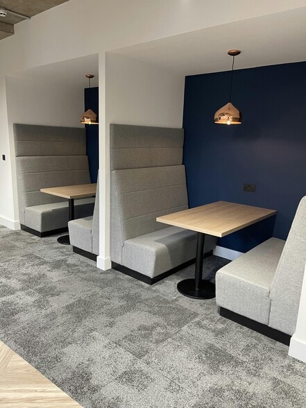 12-18 Queen St, Manchester to rent - Interior Photo - Image 2 of 9