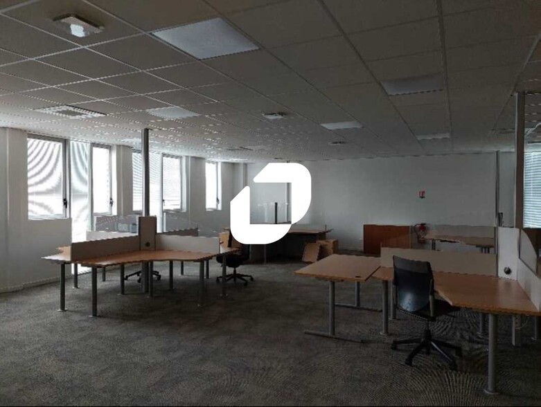 Office in Rillieux-la-Pape to rent - Interior Photo - Image 3 of 7