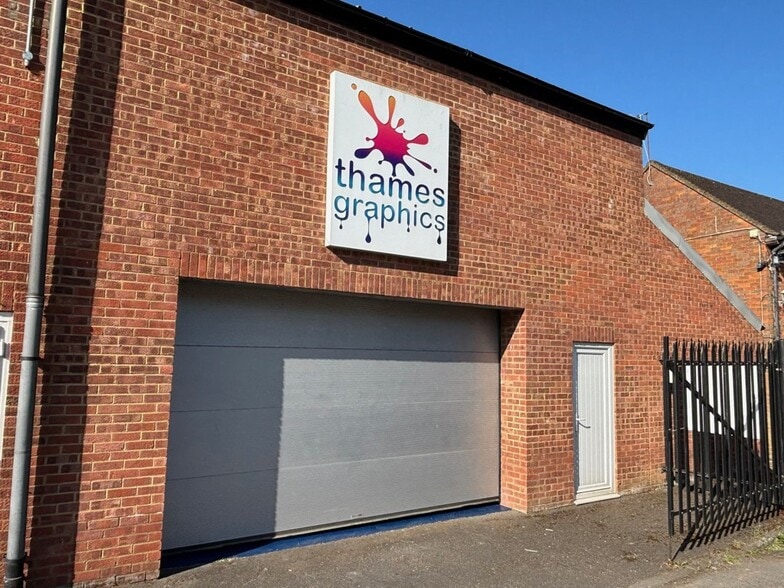 Desborough Park Rd, High Wycombe to rent - Building Photo - Image 2 of 3