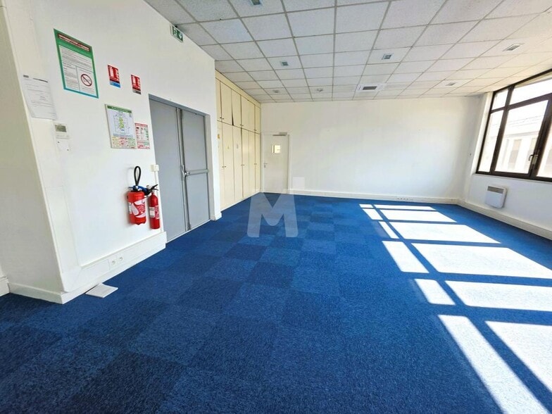 Office in Verrières-le-Buisson to rent - Interior Photo - Image 3 of 11