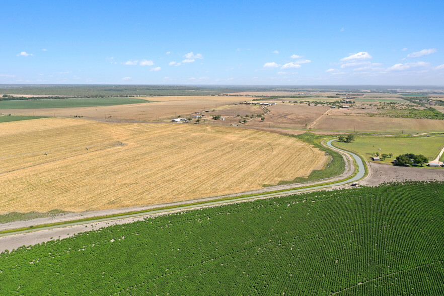 CR 5715, Natalia, TX for sale - Primary Photo - Image 2 of 12