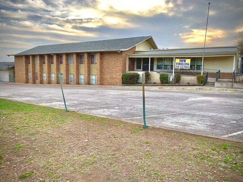 5703 Blanco Rd, San Antonio 78216 UK