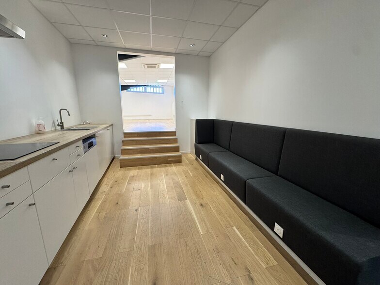 Light Industrial in Carrières-sur-Seine to rent - Building Photo - Image 3 of 15