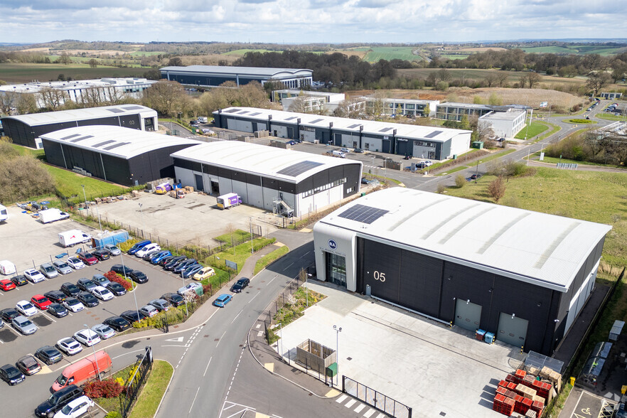 Unit 7 Butterfield Green Rd, Luton to rent - Building Photo - Image 3 of 4