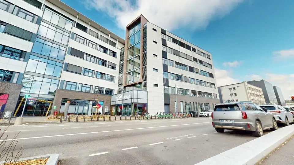 Office in Lyon to rent Building Photo- Image 1 of 9