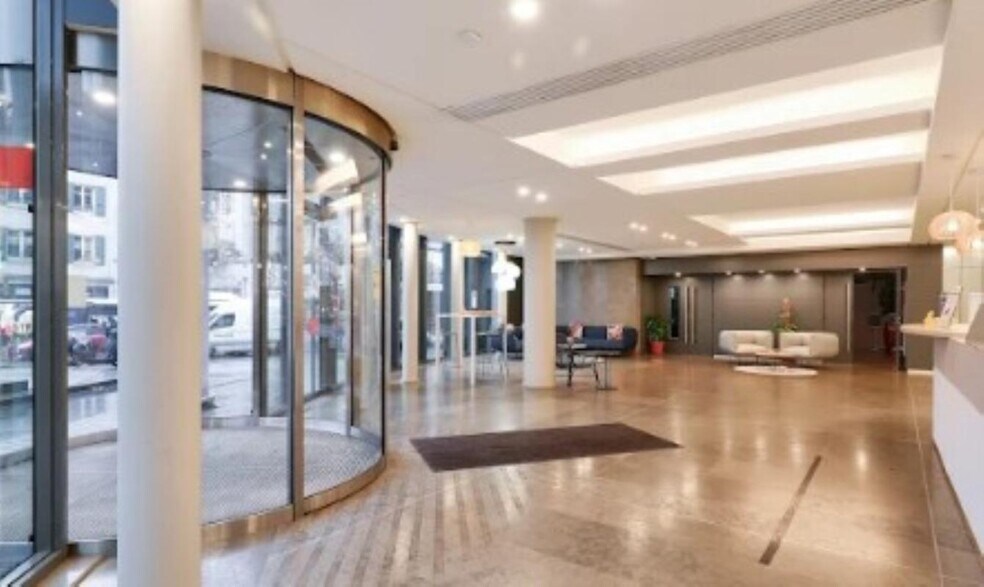 4 Rue Eugène Renault, Maisons-Alfort to rent - Lobby - Image 1 of 6