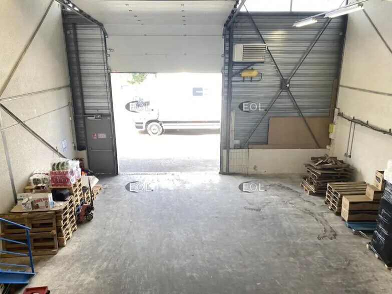 Light Industrial in Brignais to rent - Interior Photo - Image 2 of 11