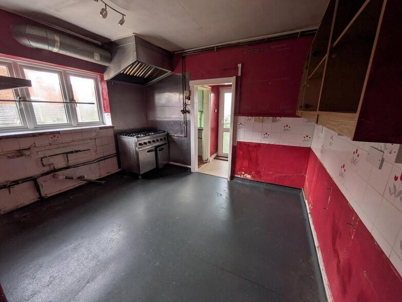 89 Oak Hl, Guildford to rent - Building Photo - Image 3 of 9