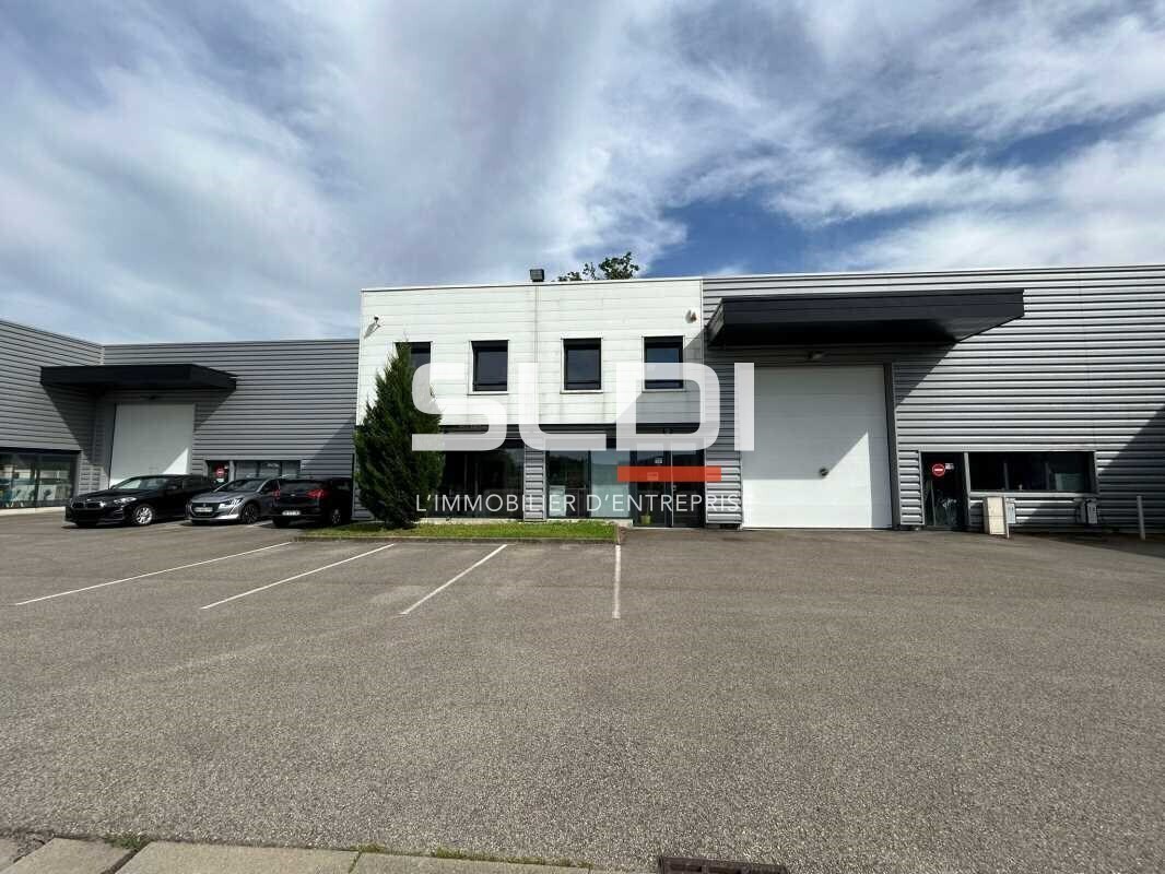 Light Industrial in Neuville-sur-Saône to rent Building Photo- Image 1 of 23