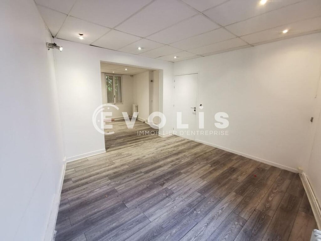 Location Bureaux 109 m² - Photo 1