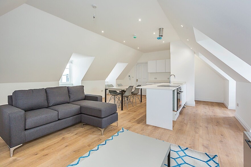 23 Phoenix Rd, London for sale - Interior Photo - Image 1 of 1